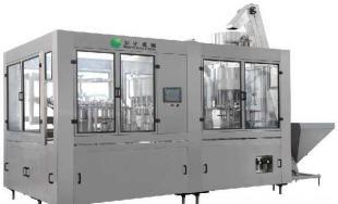 果汁与茶饮生产的核心设备 解析冲洗、灌装、封口三合一机械